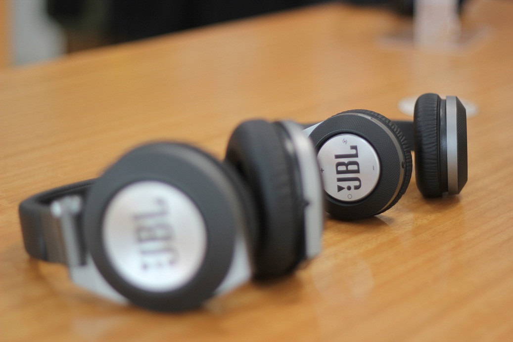 JBL E40BT - JBL headphones in Nepal