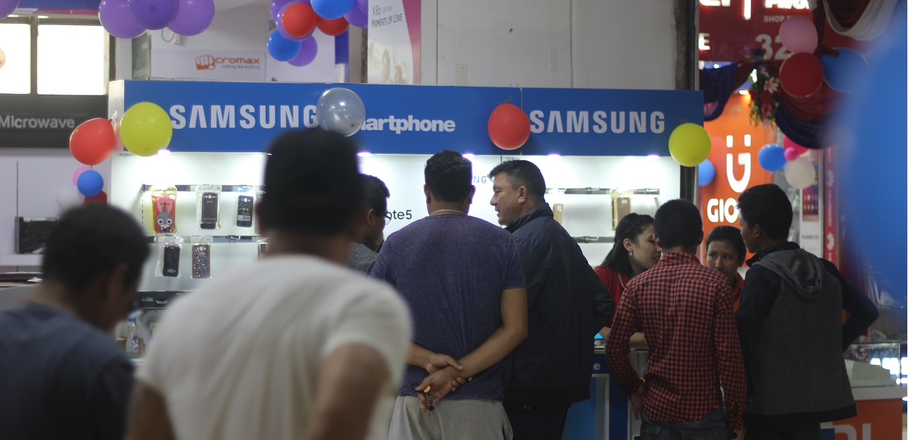 samsung-at-lalitpur-complex-mobile-expo