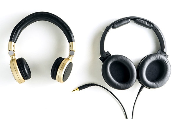 wired headphones vs wireless headphones - Things to consider while choosing headphones