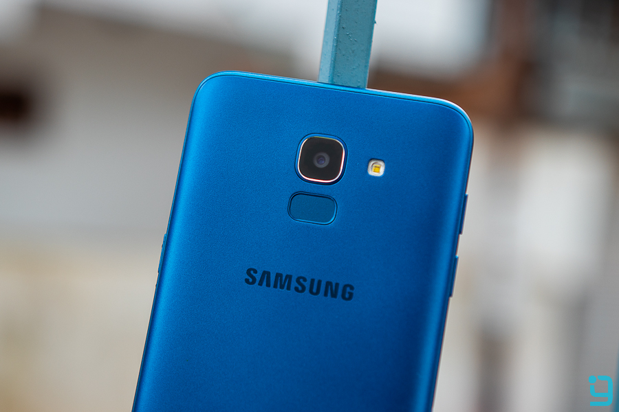 Samsung Galaxy J6 Review fingerprint