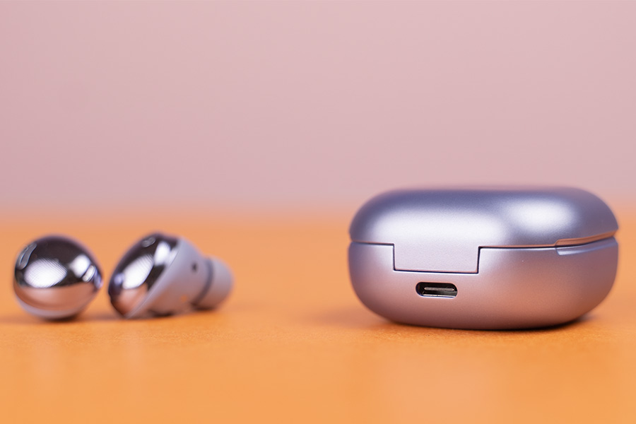 Galaxy Buds Pro - USB-C port