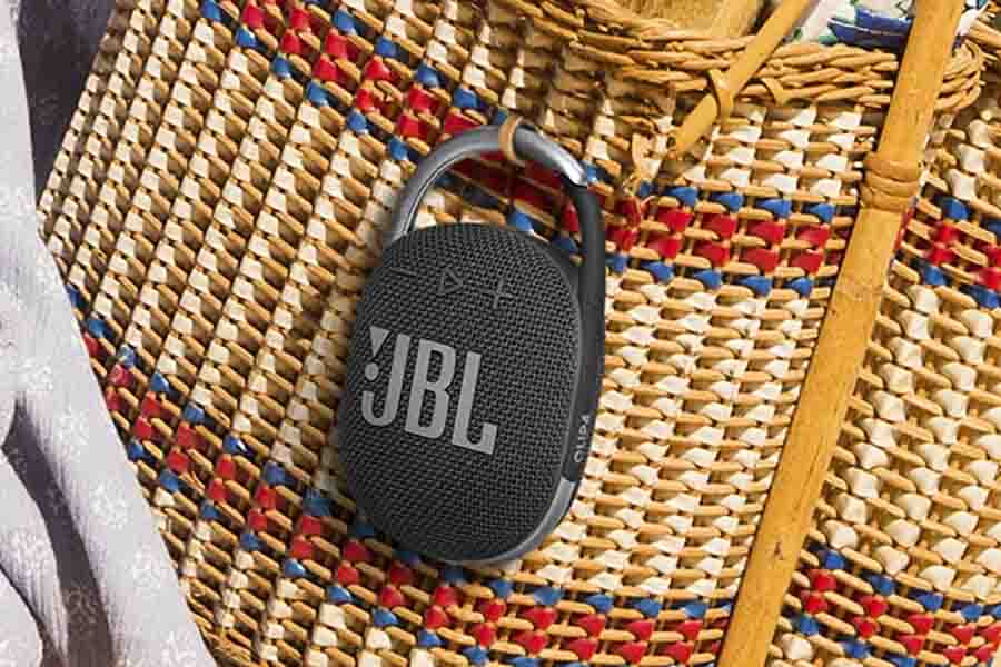 JBL Clip 4 Carabiner