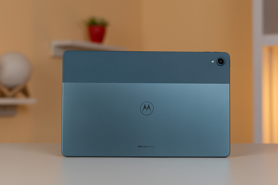 Moto Tab A8 Rear Design