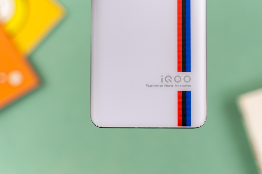 iQOO 9 - Branding