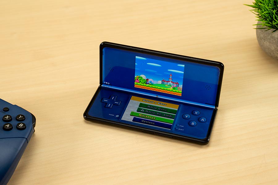 Samsung Galaxy Z Fold 3 - Nintendo DS Emulator