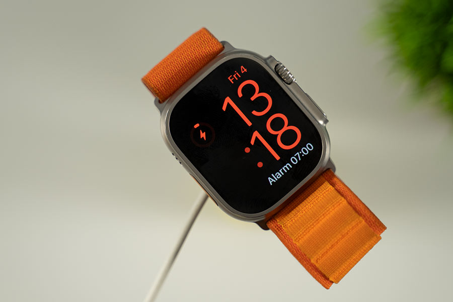 Apple Watch Ultra - Charging