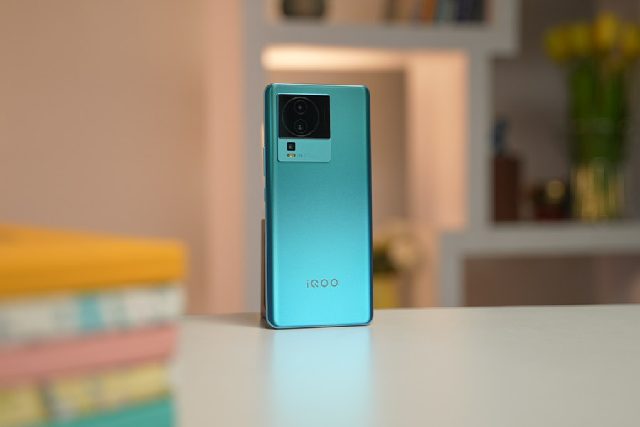 iQOO Neo 7 - Design