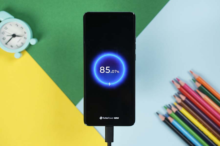 Motorola Edge 40 Neo Review - Charging