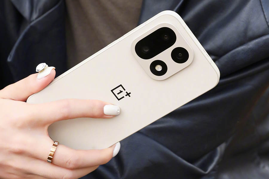 OnePlus 15 official promo image 2
