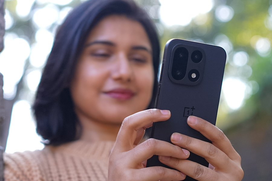 OnePlus-15-Casual OnePlus 15 Review, Almost perfect, just that one thing