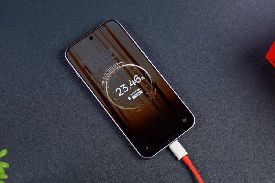 OnePlus-15-Charging OnePlus 15 Review, Almost perfect, just that one thing